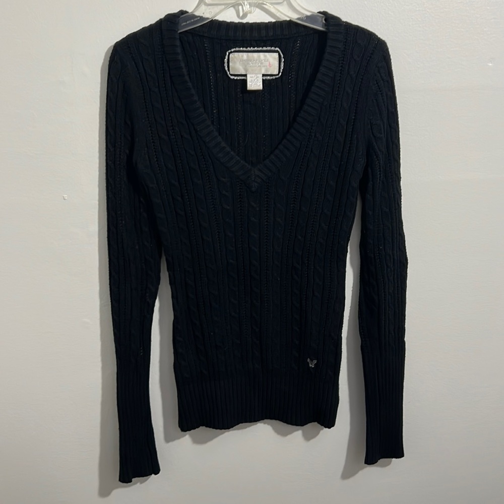 American eagle outfitters sweater. Size ax’s but runs like a small. Lightly used